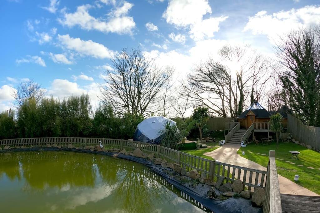 Romantic Treehouse With Hot Tub & Bbq Lodge Praze an Beeble Εξωτερικό φωτογραφία