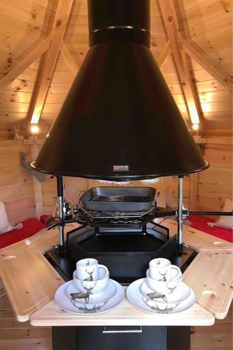 Romantic Treehouse With Hot Tub & Bbq Lodge Praze an Beeble Εξωτερικό φωτογραφία