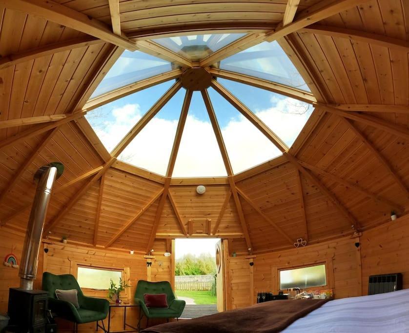 Romantic Treehouse With Hot Tub & Bbq Lodge Praze an Beeble Εξωτερικό φωτογραφία