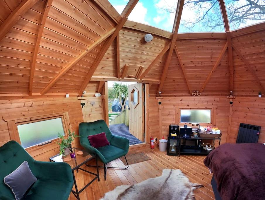 Romantic Treehouse With Hot Tub & Bbq Lodge Praze an Beeble Εξωτερικό φωτογραφία