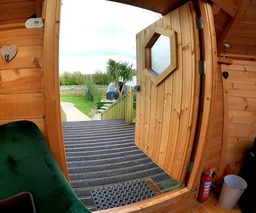 Romantic Treehouse With Hot Tub & Bbq Lodge Praze an Beeble Εξωτερικό φωτογραφία